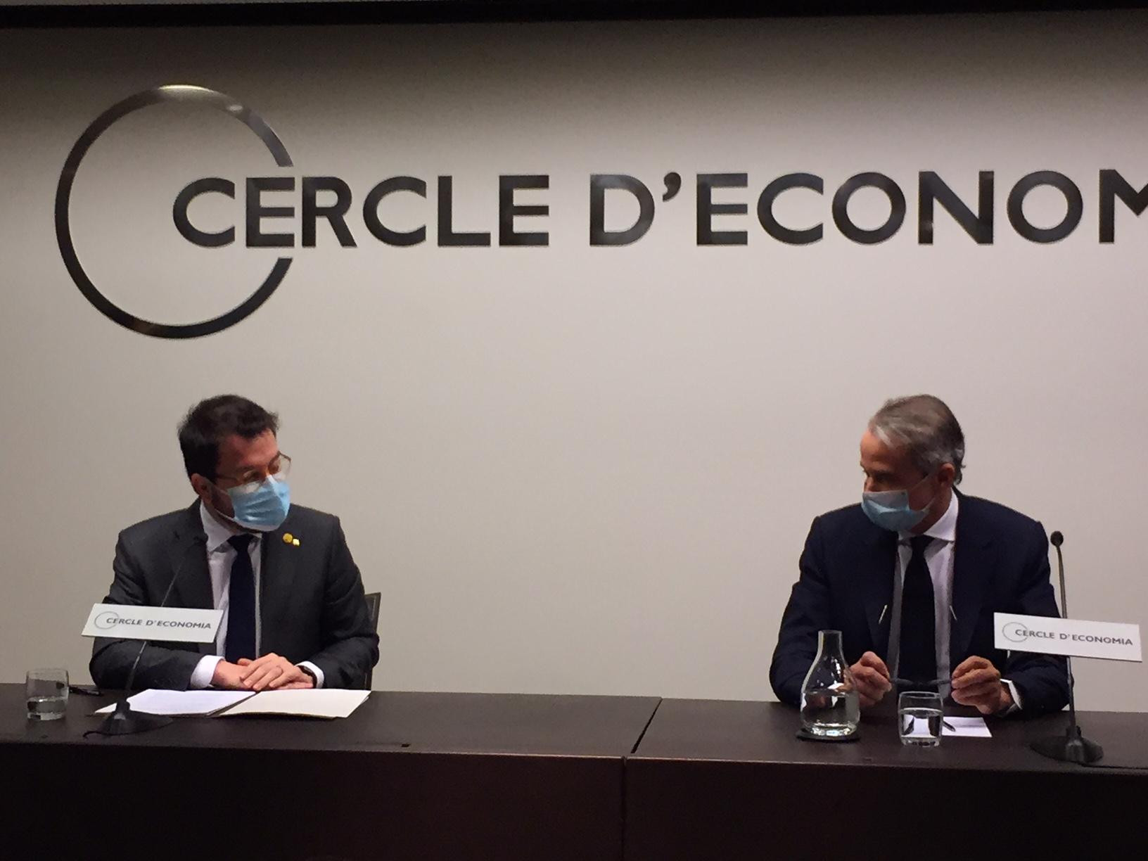 El vicepresidente de la Generalitat, Pere Aragonès, en su intervención en el Círculo de Economía, junto a Javier Faus / CG