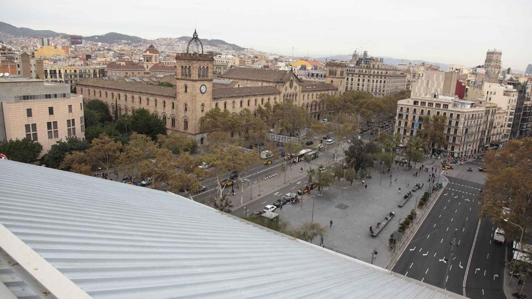 Fotografía del edificio histórico Universidad de Barcelona, donde se agrupan las facultades de Filología y Matemáticas / UB