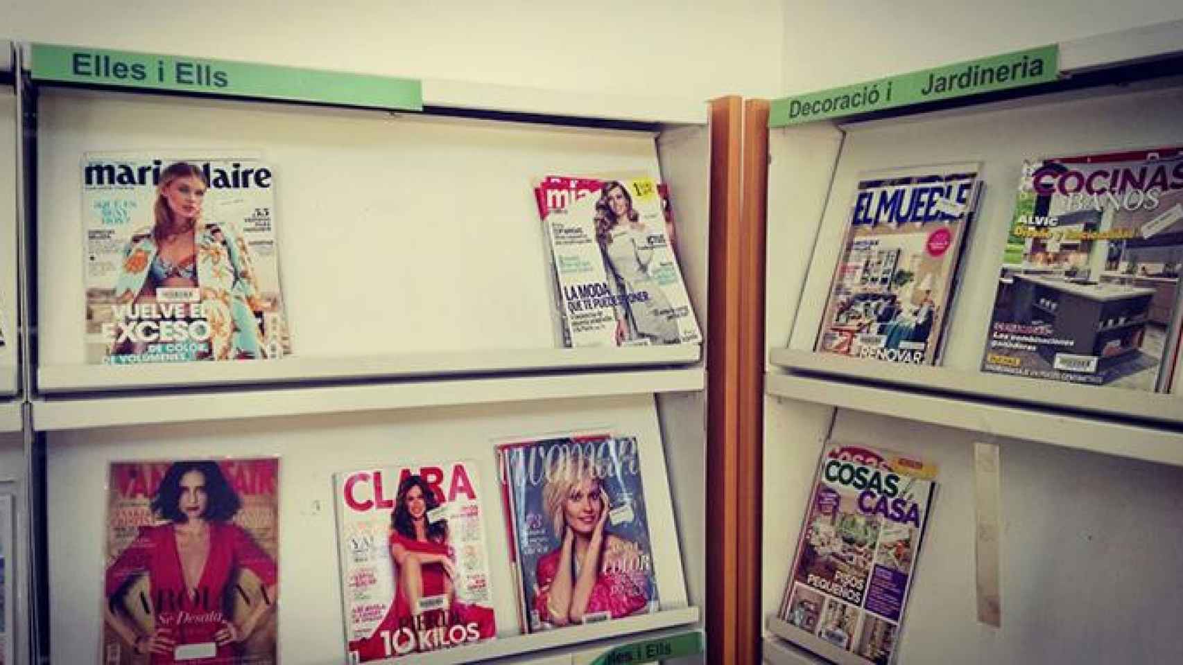 El exceso de presencia de revistas femeninas y de decoración en las bibliotecas es criticada por la CUP / CG