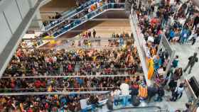 La toma masiva de las vías del AVE de Girona durante el 'paro de país' del miércoles / EFE