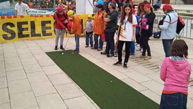 Niños jugando en la Festa dels Súpers, en el espacio de la Plataforma ProSeleccions Esportives Catalanes, del año 2012