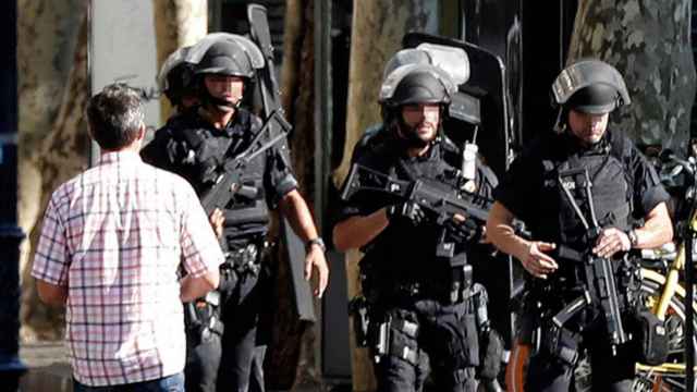 Agentes de élite de los Mossos d'Esquadra tras los atentados de Las Ramblas / EFE