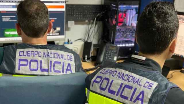 Agentes de la Policía Nacional investigan contenidos en la red / POLICÍA NACIONAL