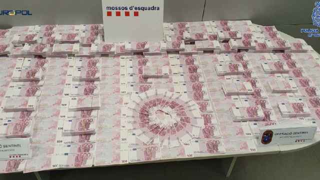 Billetes falsos de 500 euros decomisados en el mayor laboratorio de la última década / MOSSOS