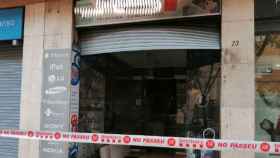 Tienda de telefonía de Mataró en la que se ha registrado la explosión / Bombers de la Generalitat