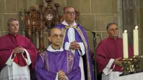 Una de las misas oficiadas, en este caso por el cardenal arzobispo de Barcelona Juan José Omella, que solo se televisan en catalán / EUROPA PRESS