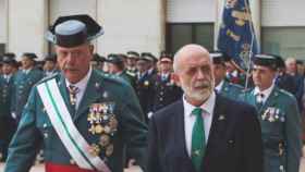 El general Garrido junto al ya exdirector general de la Guardia Civil, Félix Azón / EFE