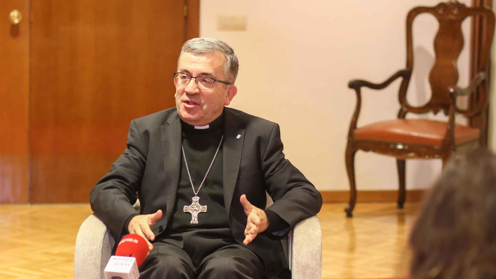 El secretario general de la Conferencia Episcopal Española (CEE), Monseñor Luis Argüello, en una entrevista / EUROPA PRESS