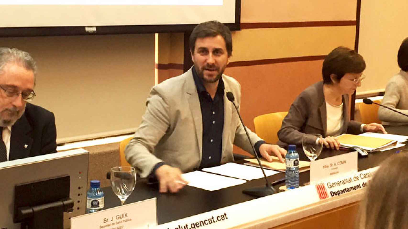 El consejero catalán de Salud, Toni Comín (ERC), compareciendo el viernes ante los medios / CG