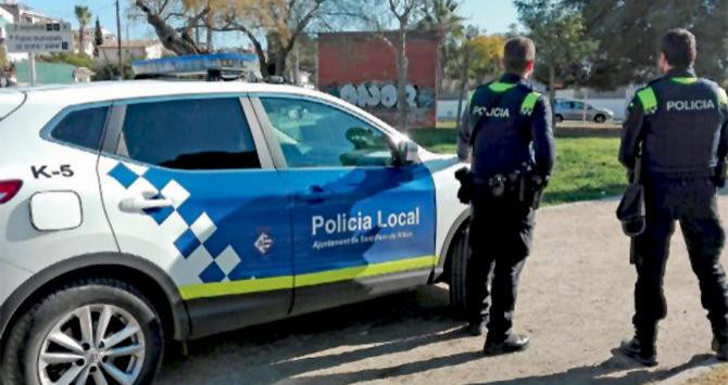 Dos policías locales en Sant Pere de Ribes