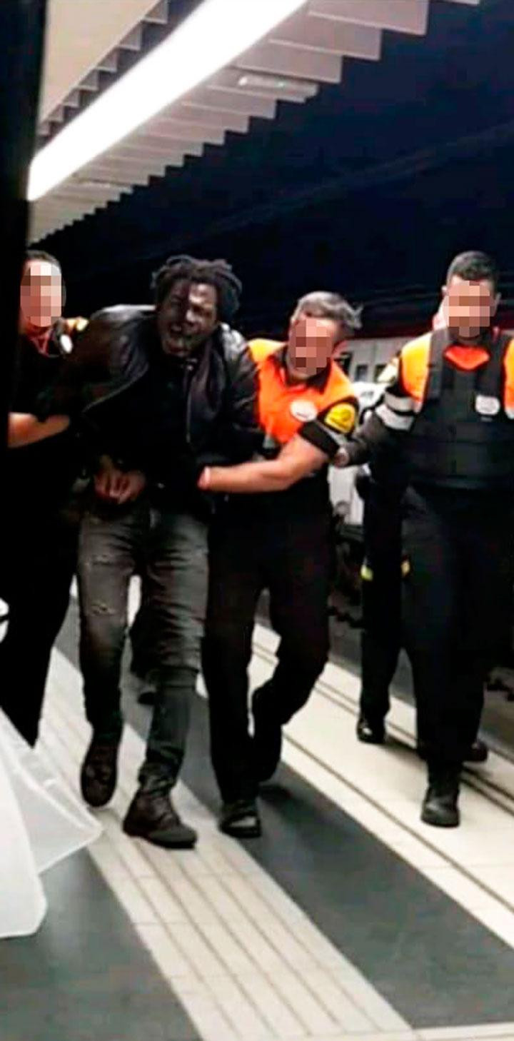 Imagen del ataque con botella rota en la Estación de Paral·lel de la Línea 2 del Metro de Barcelona / CG