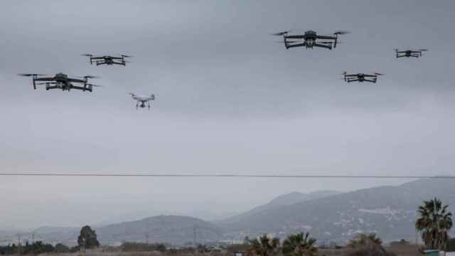 Drones de la Universidad Politécnica de Valencia, como los que se usan en el ámbito rural, parecen no haber encajado en el campo catalán  / EFE