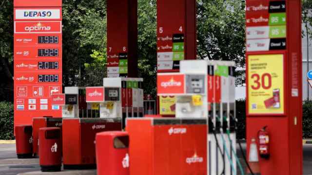 Una estación de servicio en Madrid en plena escalada de precios de las gasolinas / EP