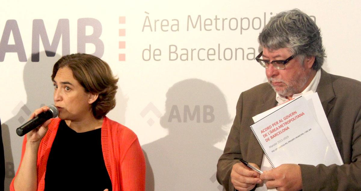 La alcaldesa de Barcelona y presidenta del AMB, Ada Colau, junto al líder metropolitano del PSC, Antonio Balmón / EUROPA PRESS