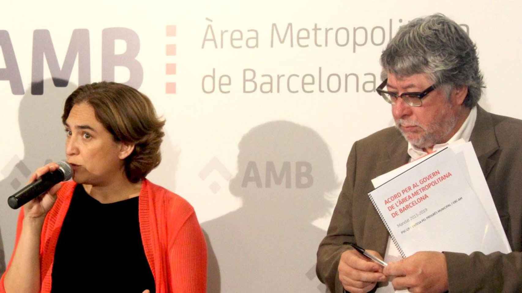 La alcaldesa de Barcelona y presidenta del AMB, Ada Colau, junto al líder metropolitano del PSC, Antonio Balmón / EUROPA PRESS
