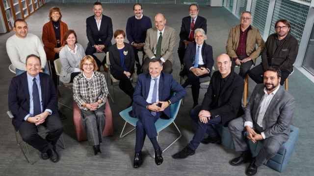 El presidente de Agbar, Àngel Simón (c), con el resto de consejeros con los que ha debatido los retos del agua para aportar soluciones prácticas / AGBAR