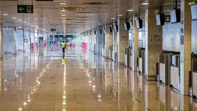 Instalaciones casi vacías de Aena en el Aeropuerto de El Prat de Barcelona / EP