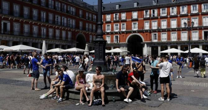 Turistas en la Plaza Mayor de Madrid / EFE