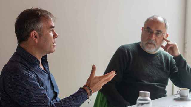 El fundador de Multiplica, David Boronat, y el de Institute of Next, Alfons Cornella, durante una entrevista concedida a Crónica Global / GALA ESPÍN