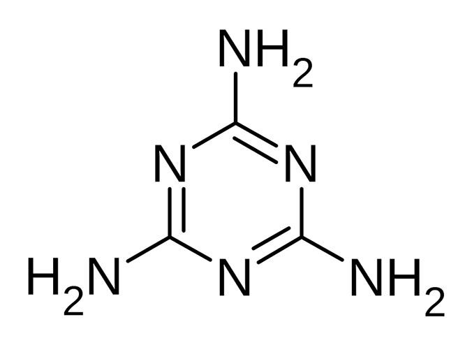 Estructura química de la melamina / J3D3 - WIKIMEDIA COMMONS