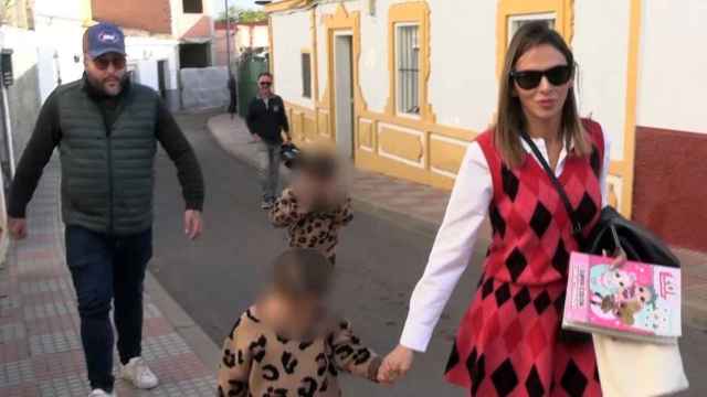 Kiko Rivera e Irene Rosales, de paseo con sus hijas