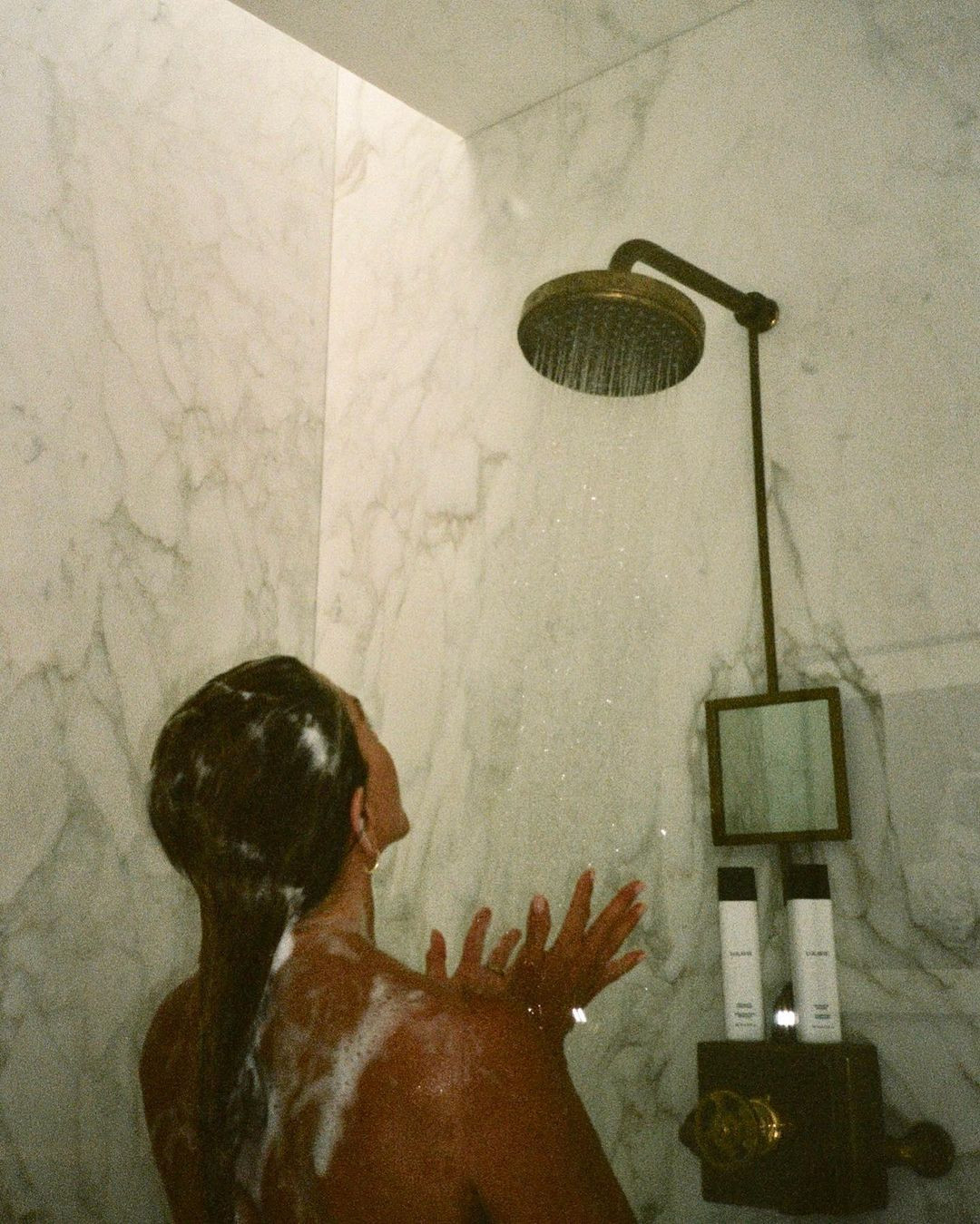 Jennifer Aniston en la ducha / INSTAGRAM