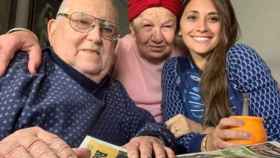 Antonella Roccuzzo con sus abuelos