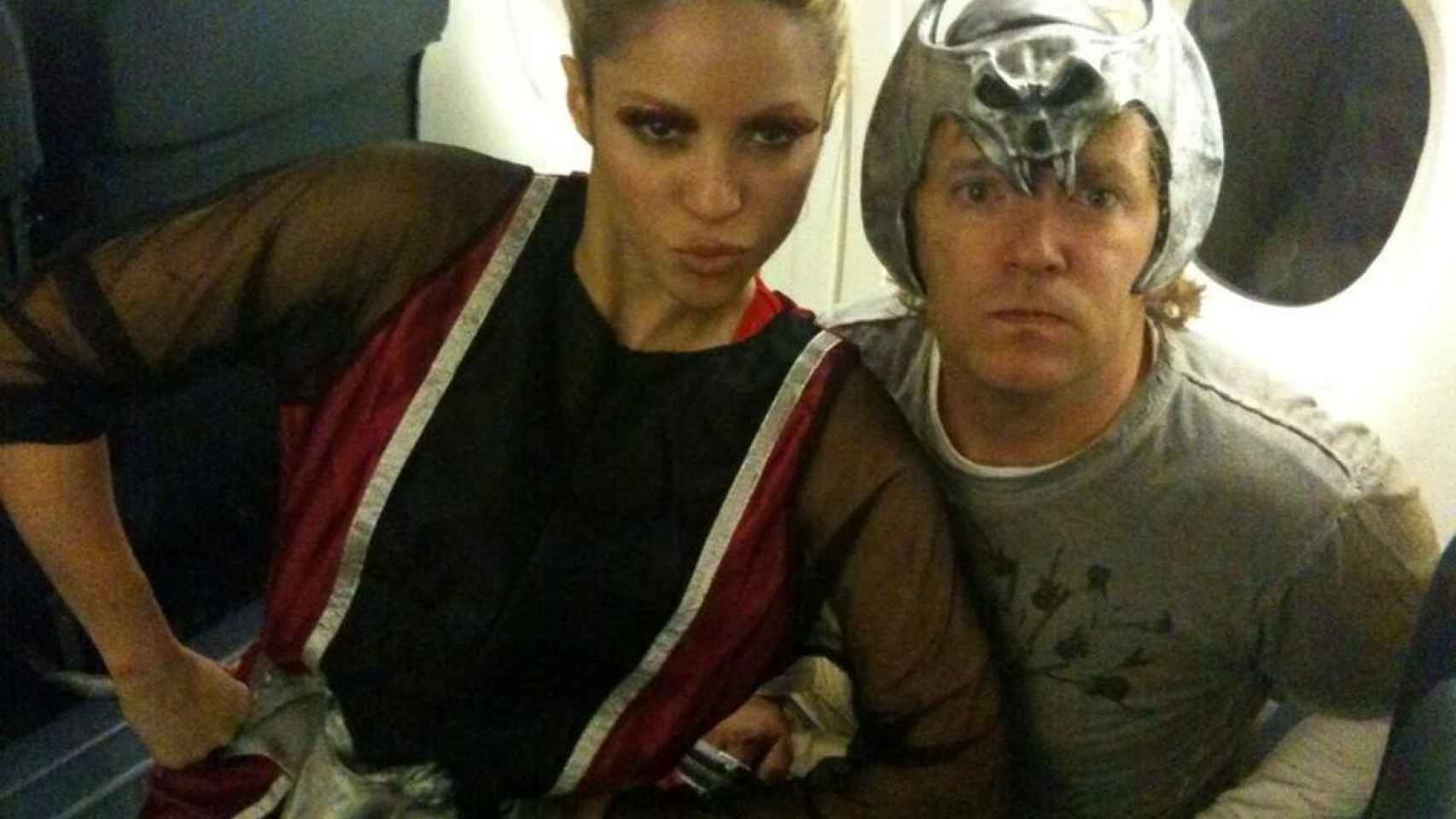 Shakira en su avión privado en halloween