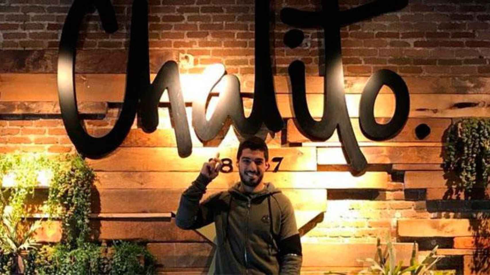 Luis Suárez, delantero del FC Barcelona, en Chalito, su restaurante / CG