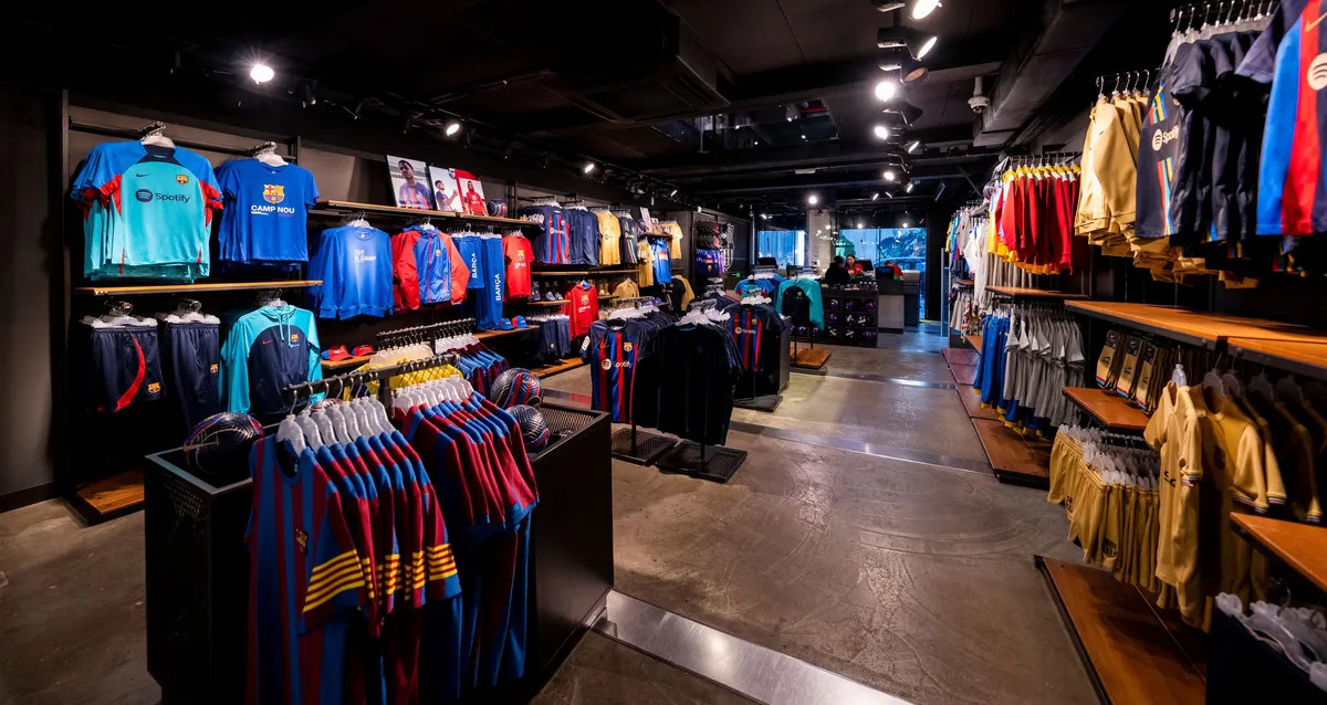 El interior de la nueva Barça Store, ubicada cerca de la Sagrada Familia / FCB