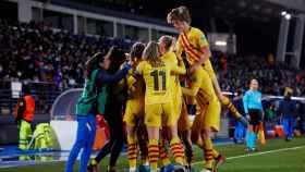 El Barça Femenino celebra con euforia el triunfo contra el Real Madrid en el Alfredo Di Stefano / FCB