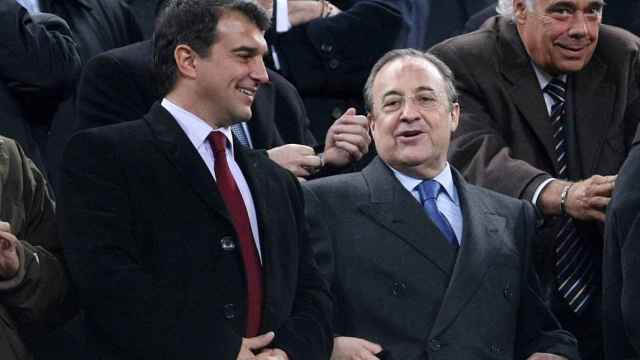 Joan Laporta y Florentino Pérez, en el palco durante un clásico / EFE