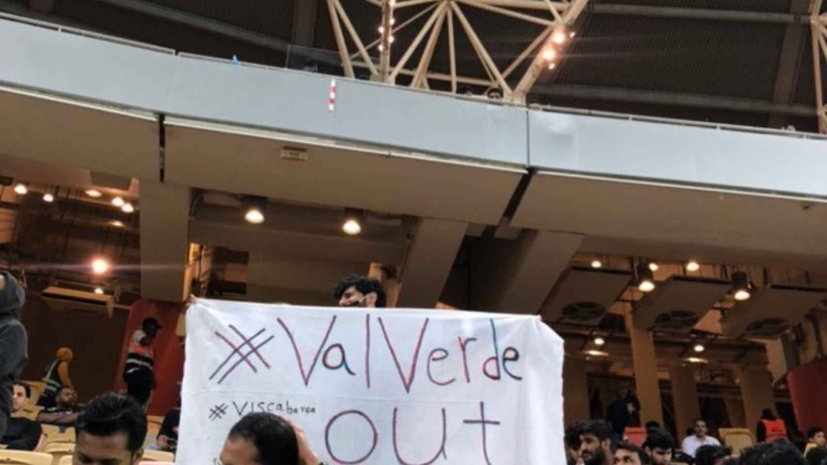 Imagen de la pancarta que se pudo ver en Arabia Saudí contra Valverde | REDES