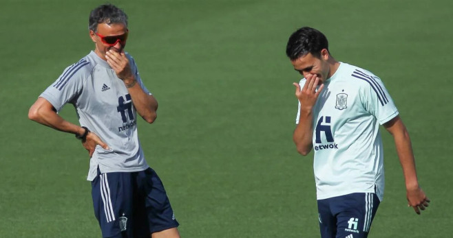 Luis Enrique y Eric García, en un entrenamiento de la selección española / EFE