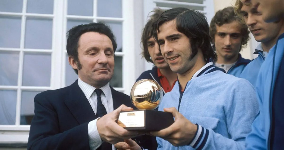 Gerd Muller recibiendo el premio al Futbolista del Año de Europa en 1970 / Bayern