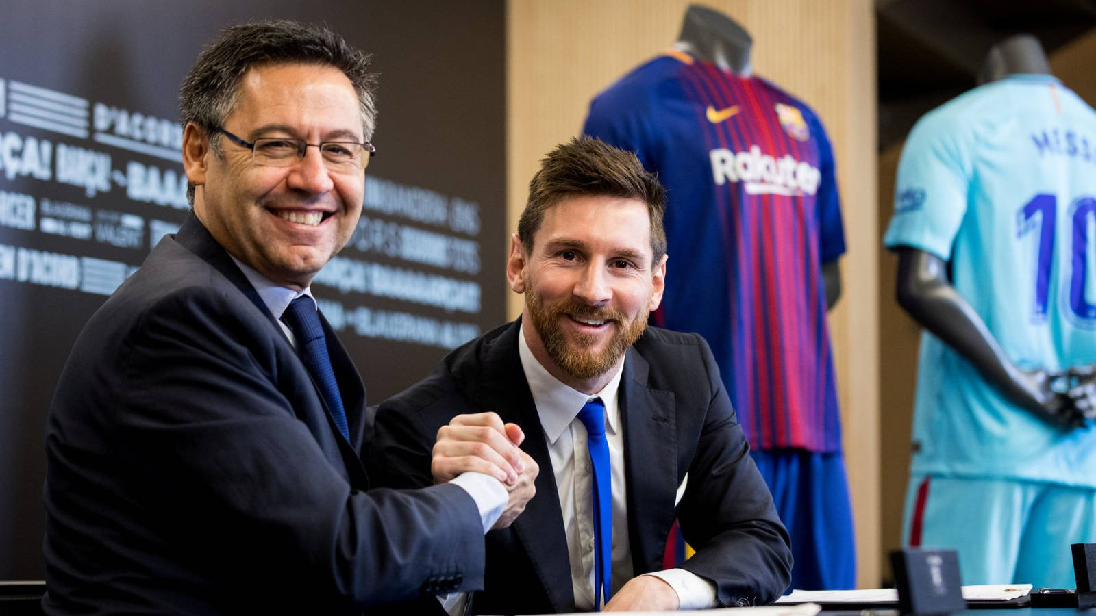 Leo Messi y Josep Maria Bartomeu en un acto de renovación del argentino EFE