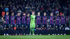 Los jugadores del Barça durante el minuto de silencio / FCB
