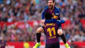 Leo Messi celebra un gol con Ousmane Dembelé / EFE