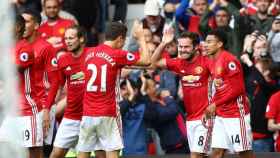 Herrera, Mata y Lingard celebrando un gol con el Manchester United / EFE