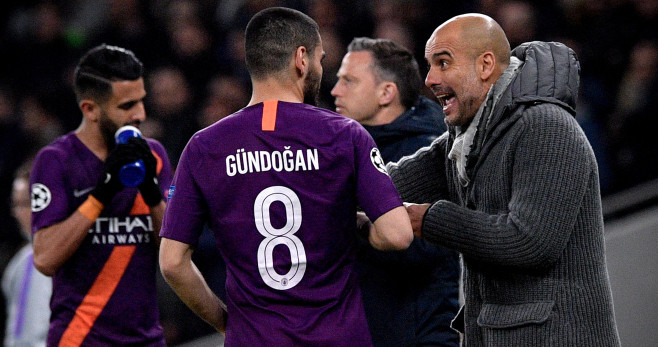 Pep Guardiola dando órdenes a Gundogan en el Tottenham-Manchester City / REDES