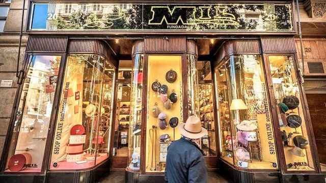 Fachada de Sombrería Mil, la histórica tienda de sombreros de Barcelona / SOMBRERÍA MIL