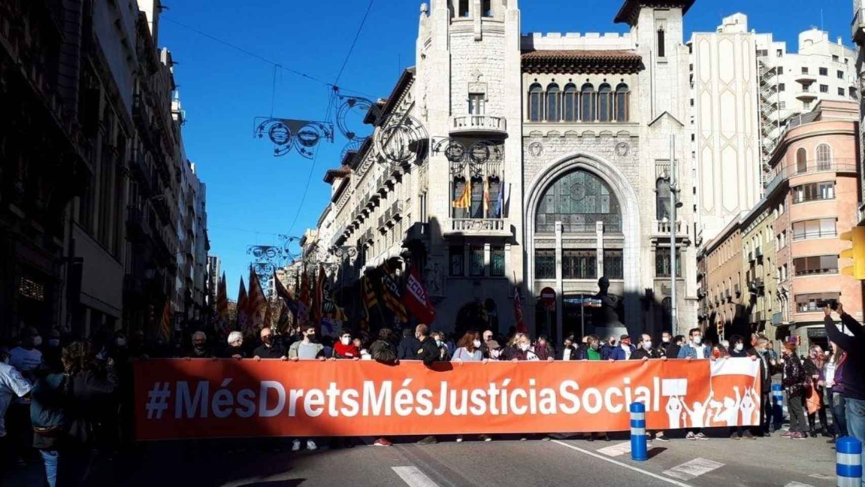 Unas 1.000 personas se manifiestan en Barcelona para reivindicar derechos y justicia social / EUROPA PRESS