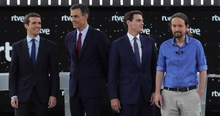 Los candidatos de PP, PSOE, Cs y Podemos, Pablo Casado, Pedro Sánchez, Albert Rivera y Pablo Iglesias, antes de empezar el debate electoral de RTVE para convencer a los electores del 28A. Elecciones / EFE