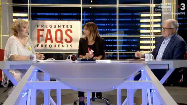 Pilar Rahola (i) y Josep Bou (d) durante el programa FAQS / TV3