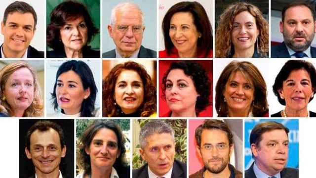 Pedro Sánchez con sus ministros: Carmen Calvo, Josep Borrell, María Margarita Robles, Meritxell Batet, José Luis Ábalos, Nadia Calviño, Carmen Montón, María Jesús Montero, Magdalena Valerio, Dolores Delgado, Isabel Celaá, Pedro Duque, Teresa Ribera, Ferna