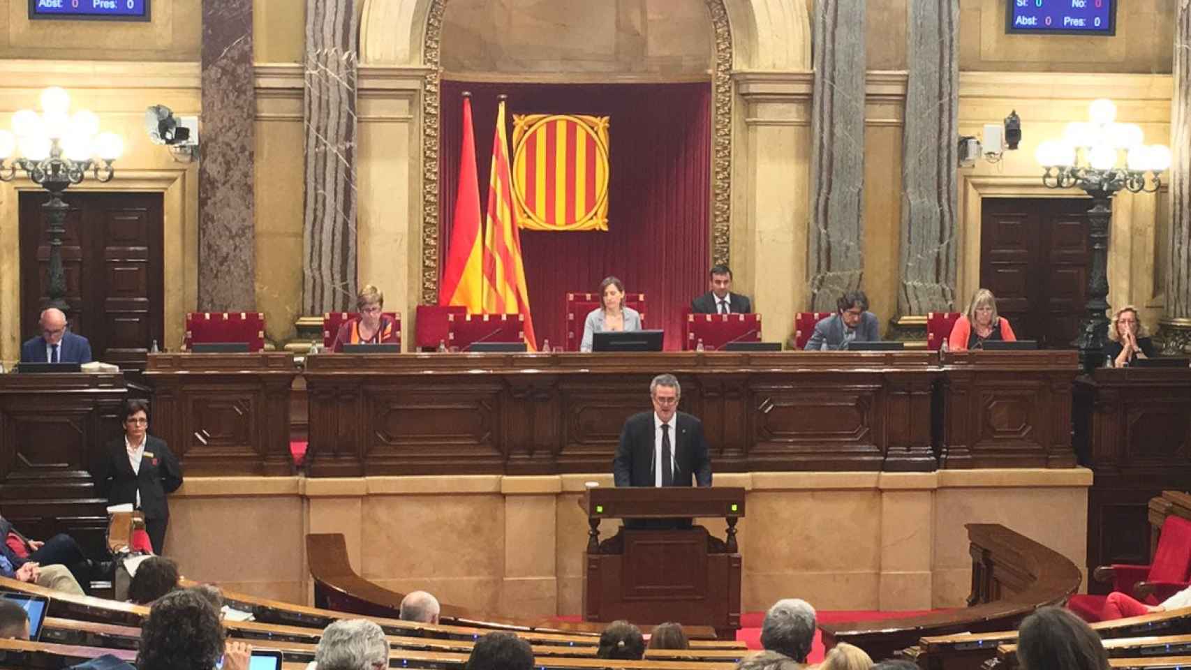 Joaquim Forn en su estreno en el Parlament esta tarde como consejero de Interior y máximo responsable de los Mossos d'Esquadra / TWITTER