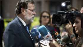 El presidente del Gobierno, Mariano Rajoy, atiene a los medios en Bruselas, este miércoles