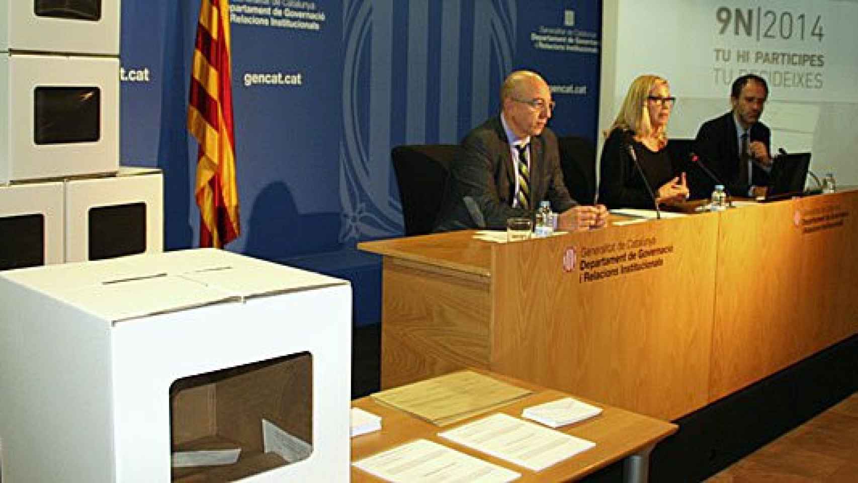 La vicepresidenta de la Generalitat y consejera de Gobernación y Relaciones Institucionales, Joana Ortega, en una rueda de prensa / GENTCAT.CAT