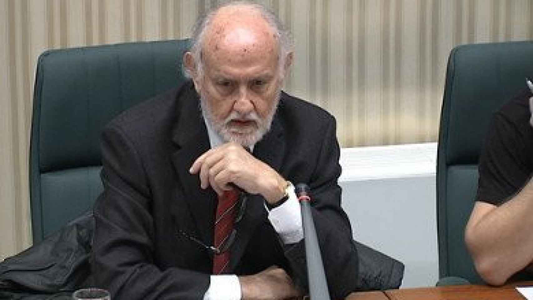 El ex fiscal José María Mena, en su comparecencia en la comisión de corrupción del Parlamento autonómico