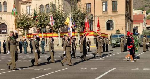 Desfile militar en el cuartel de El Bruc con motivo del 12-O / CARLOS PRIETO